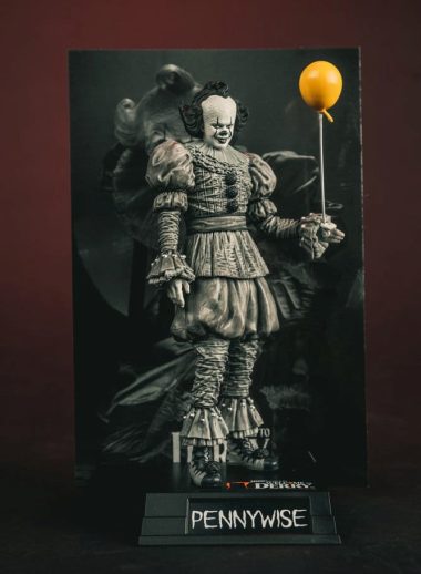 Black and White Pennywise figura