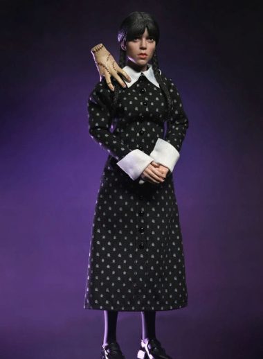 Wednesday Addams in Classic Dress figura